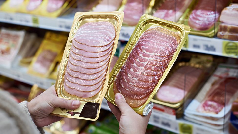 Colour changing film for easy nitrite detection in foods